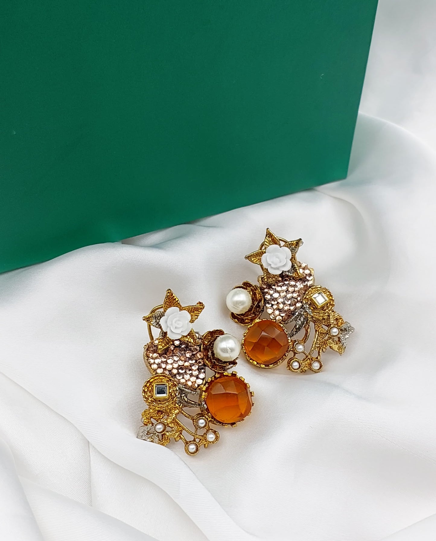 Studs/earrings
