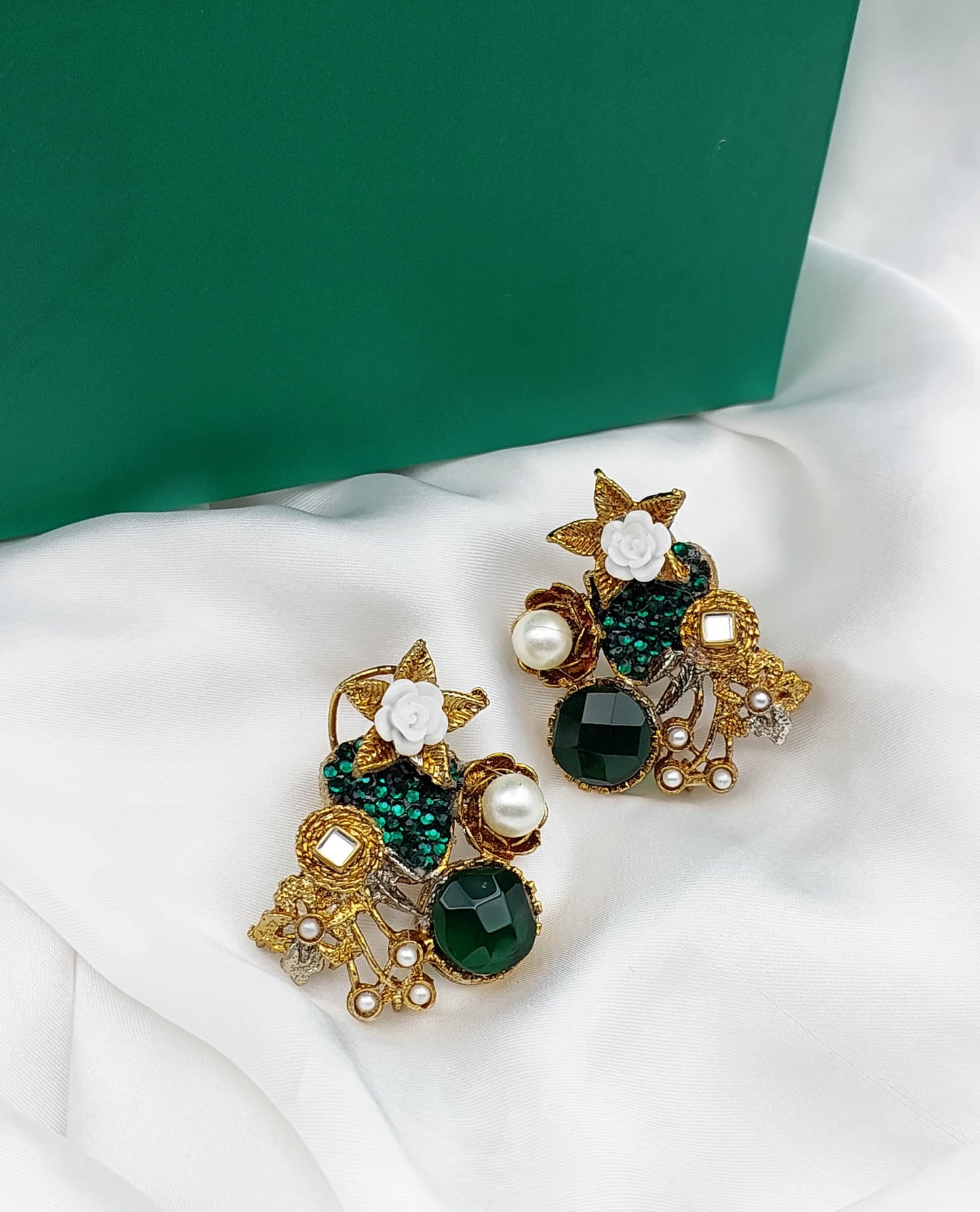 Studs/earrings
