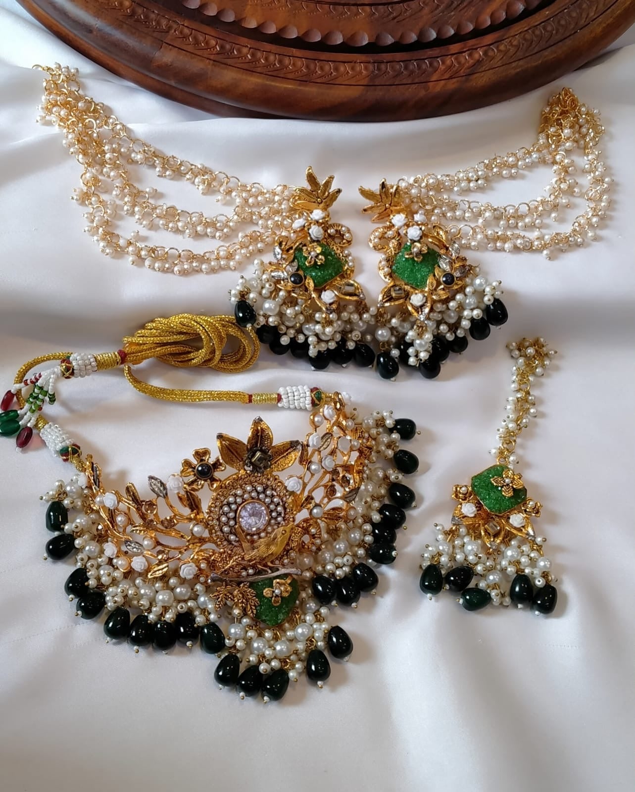 *Handmade crush stone complete bridal kit*
Price without jhumar Rs, 10,800