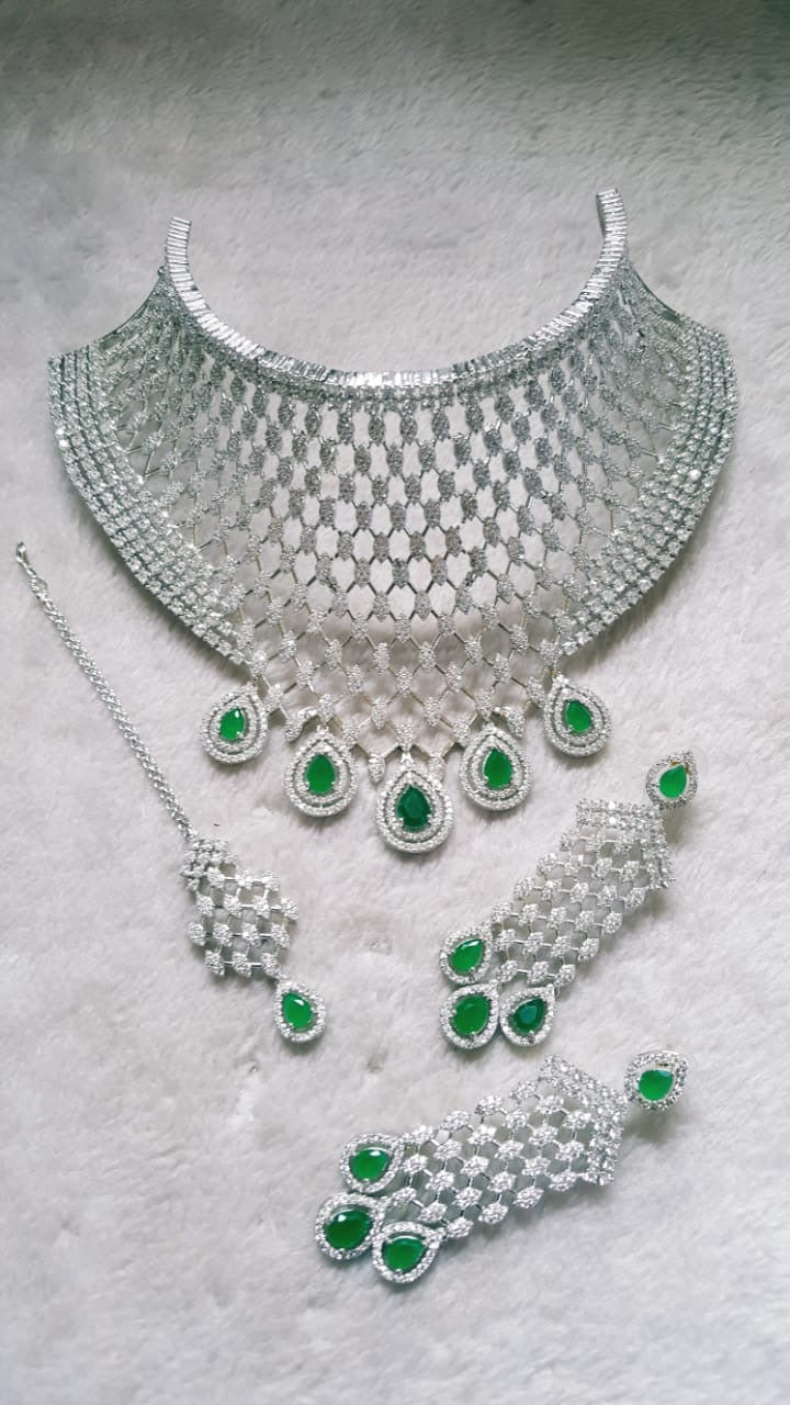 *Zircon Stone Collar Set*