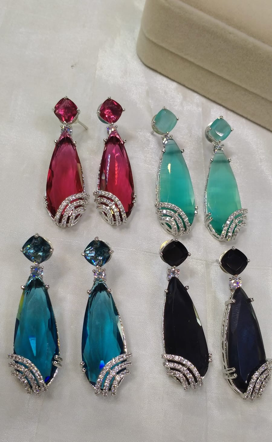 Zircon danglers
