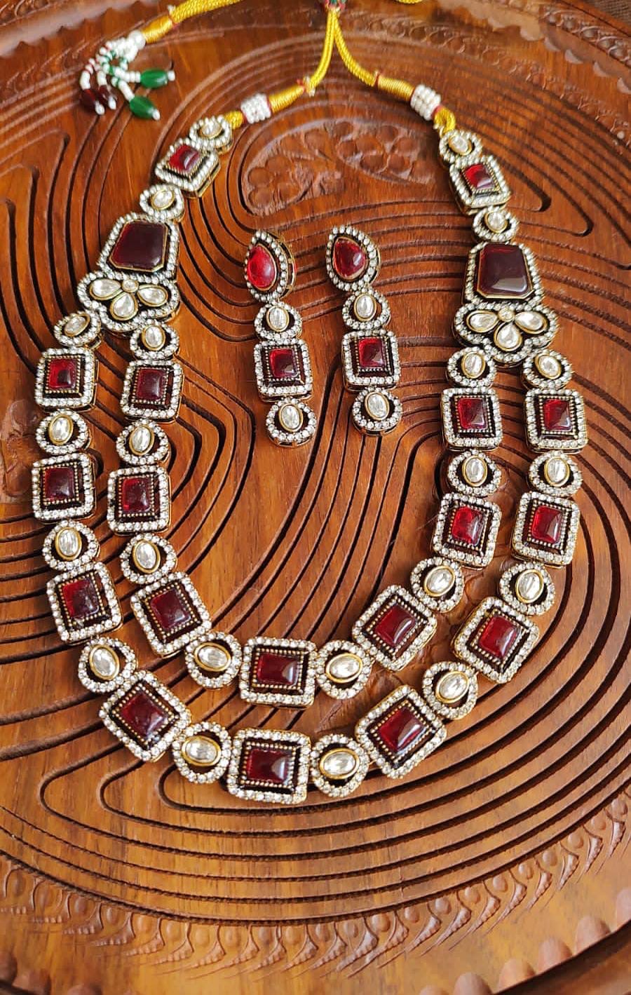 Double layered necklace set