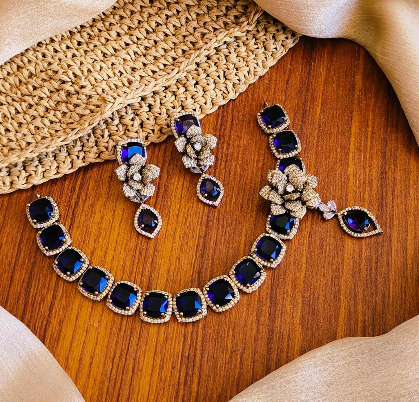 AD necklace set antique polish
