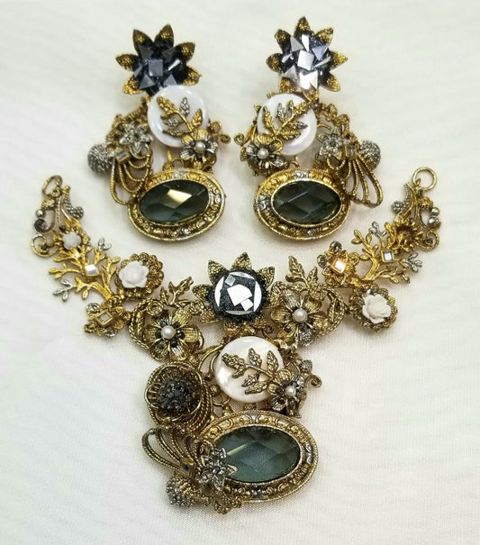 Egyptian necklace set