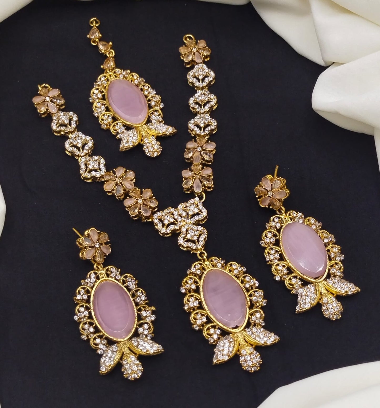 Pendant set