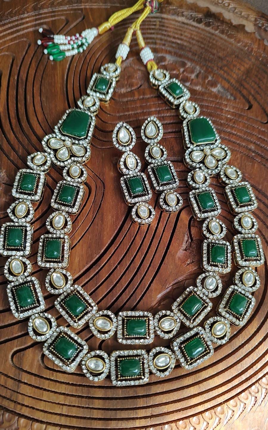 Double layered necklace set