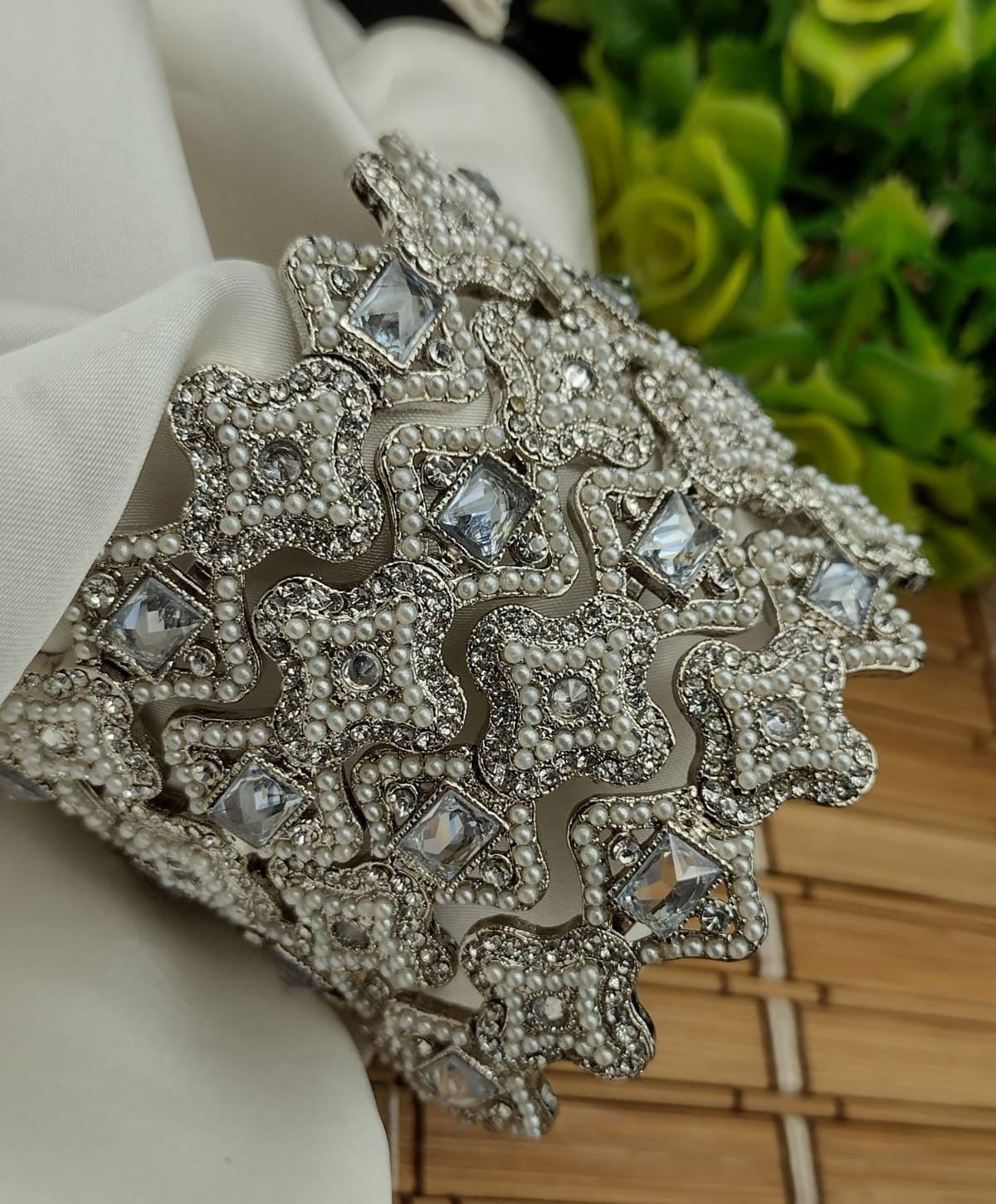 Four pieces bangle set