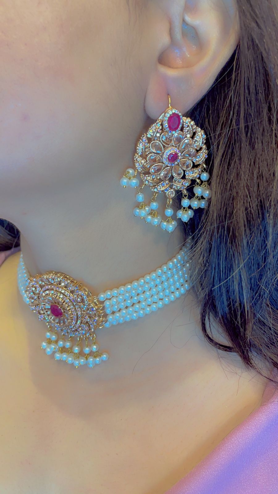 Chokar set with stylish earring
Colors available