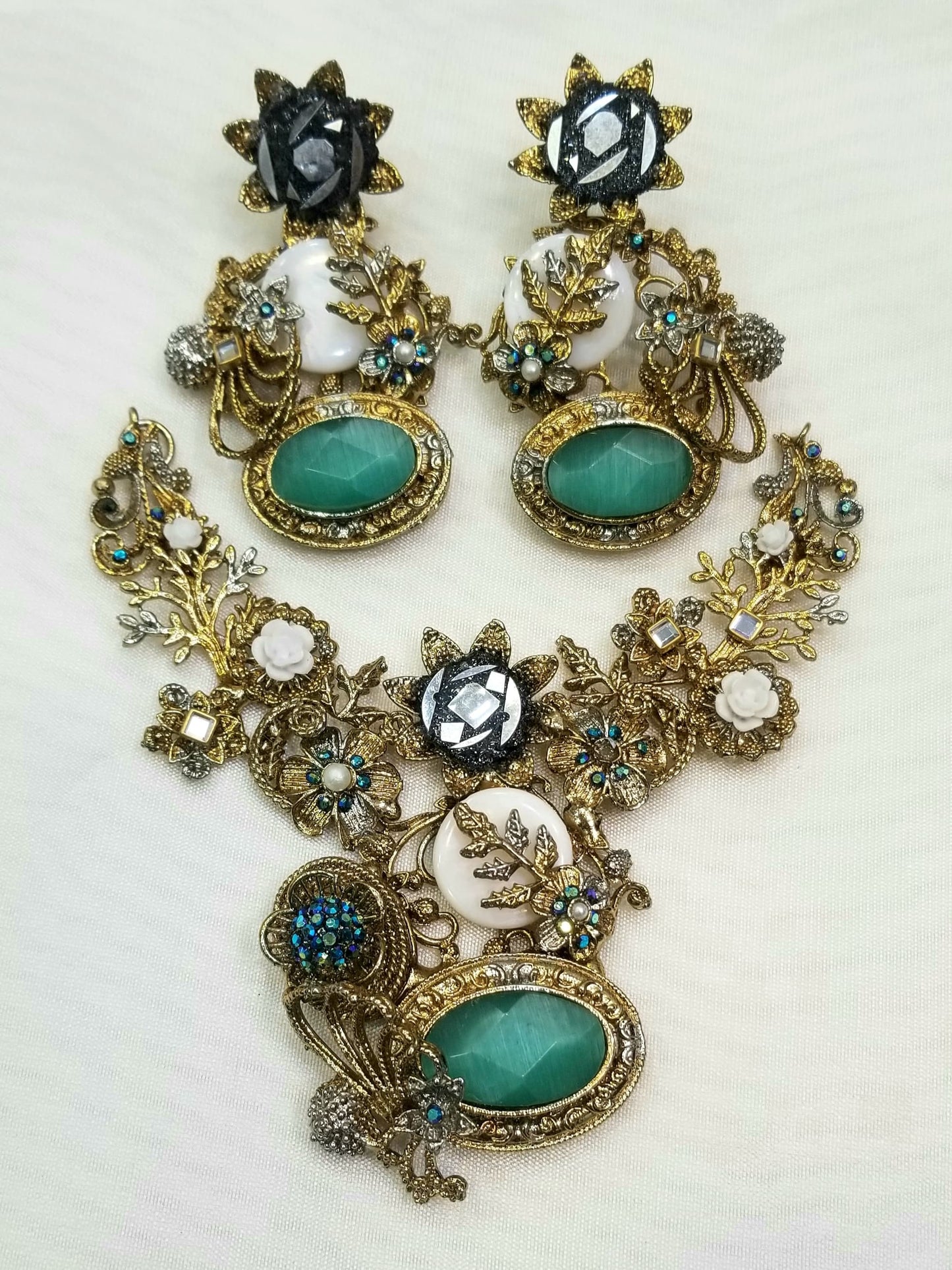 Egyptian necklace set
