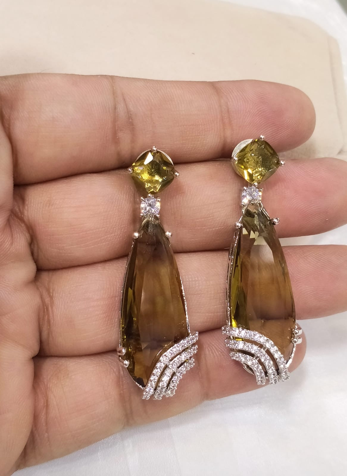Zircon danglers