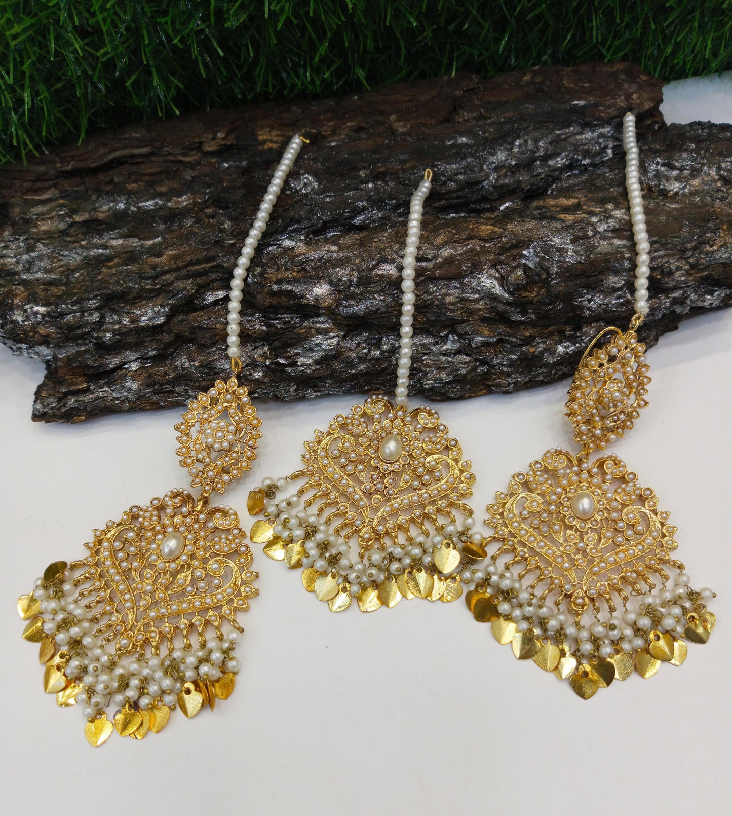 Earrings with tikka