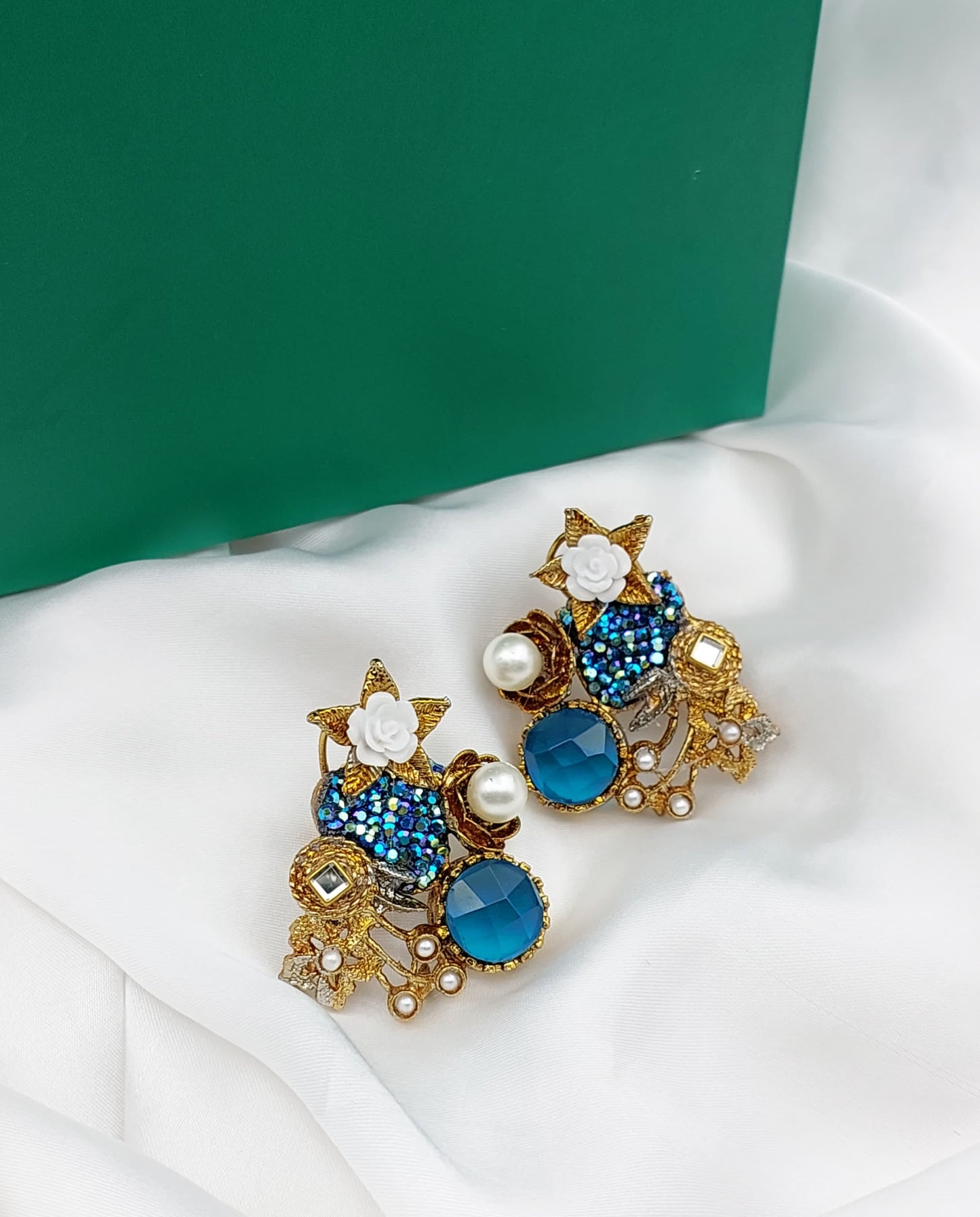 Studs/earrings