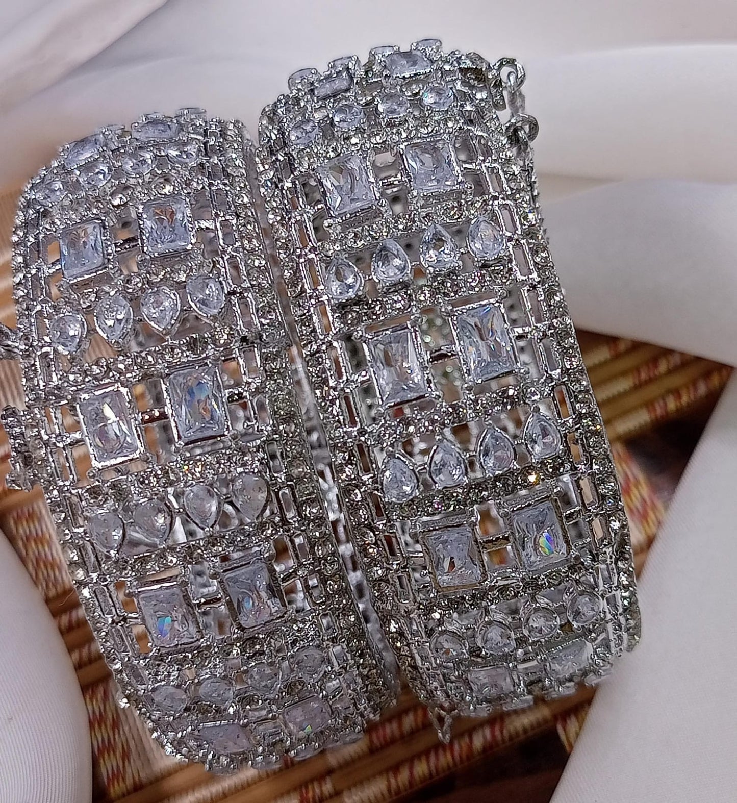 Openable fancy bracelets