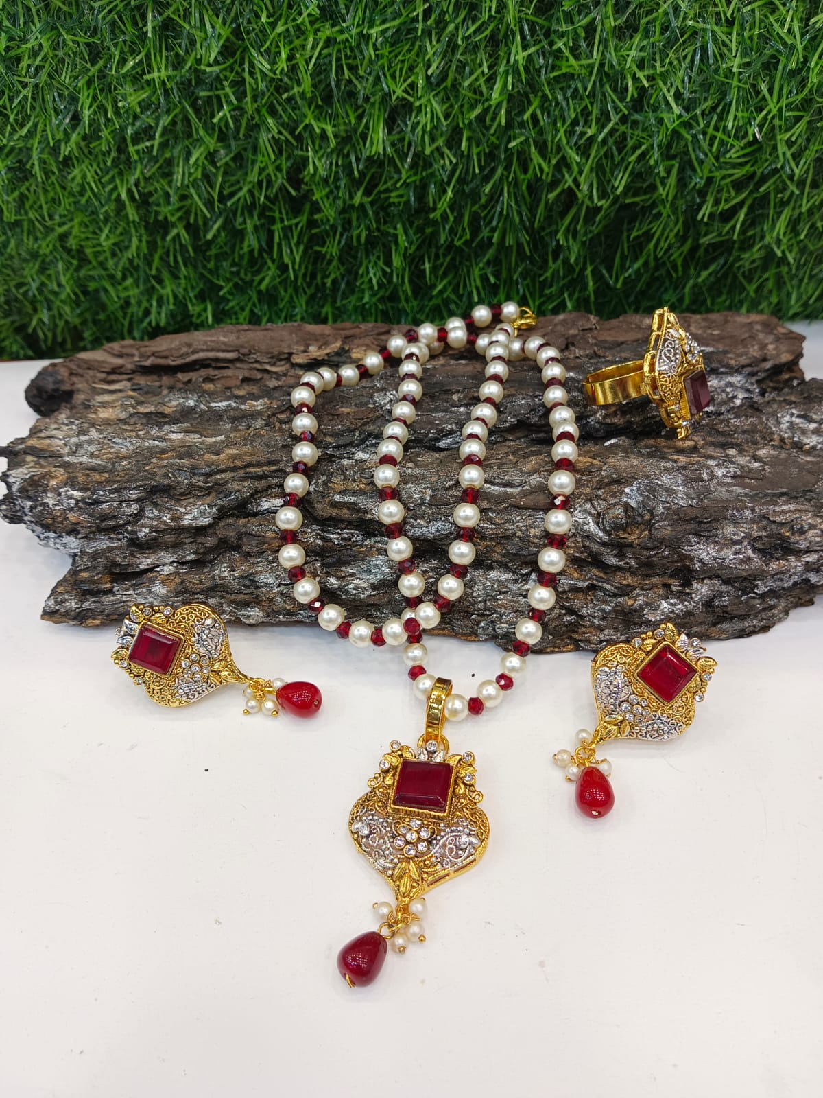 Kit pendant sets with ring