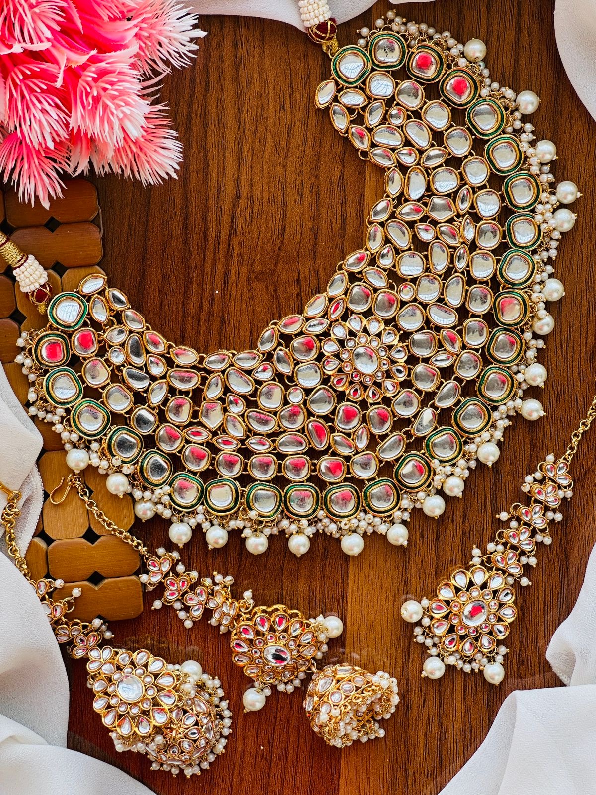 Indian dabbi kundan set with centre meenakari