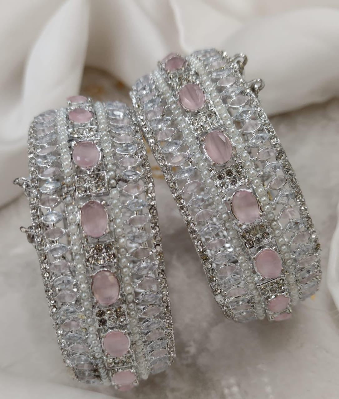 Openable bangles pair