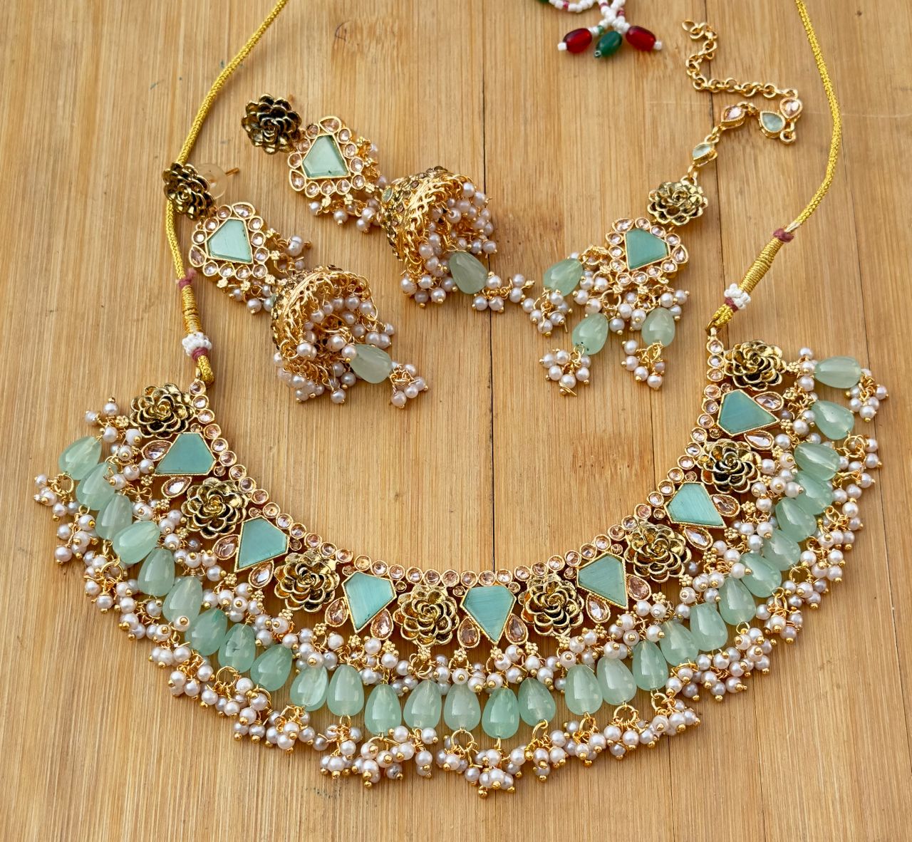 Flower necklace set