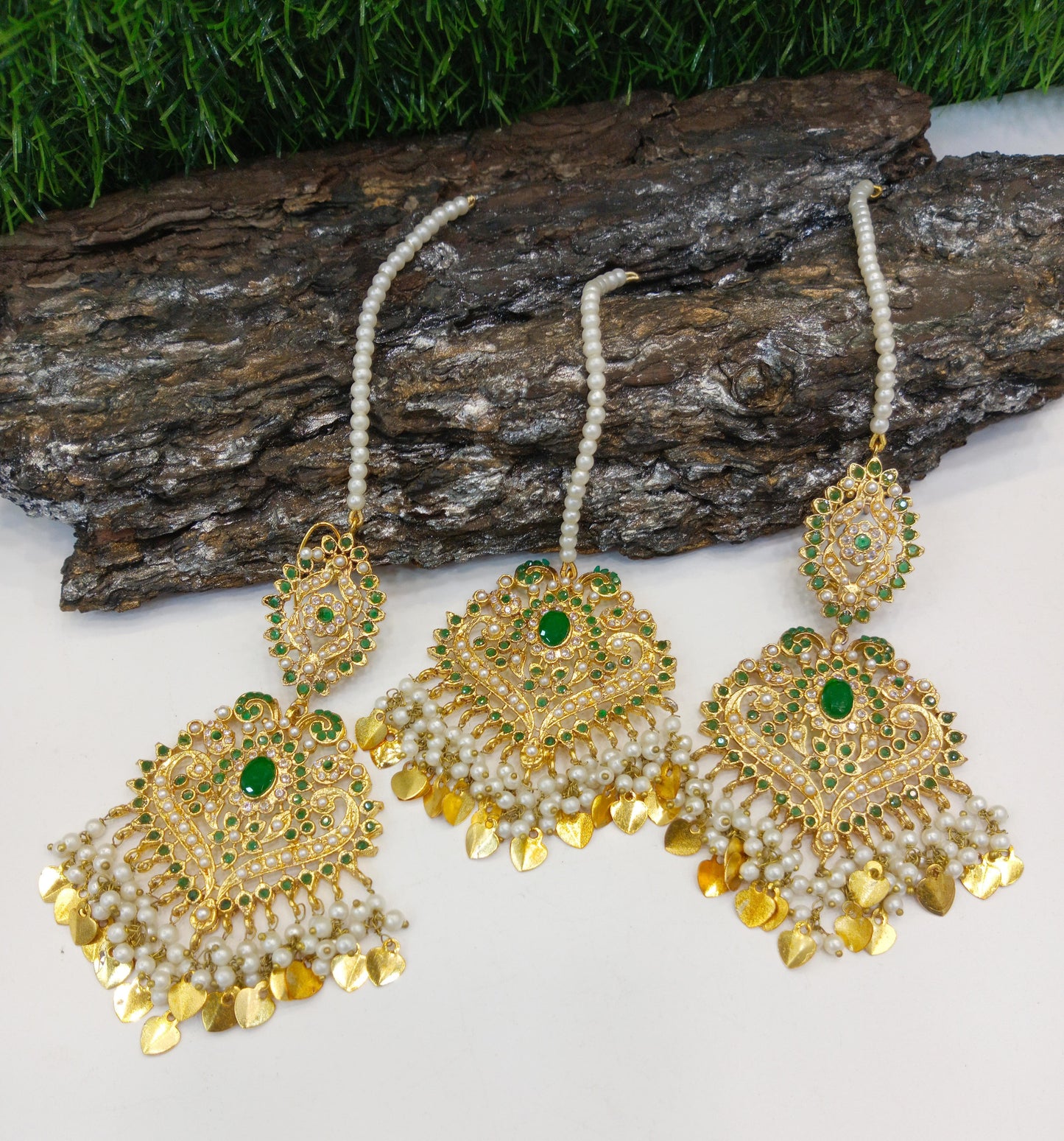 Earrings with tikka