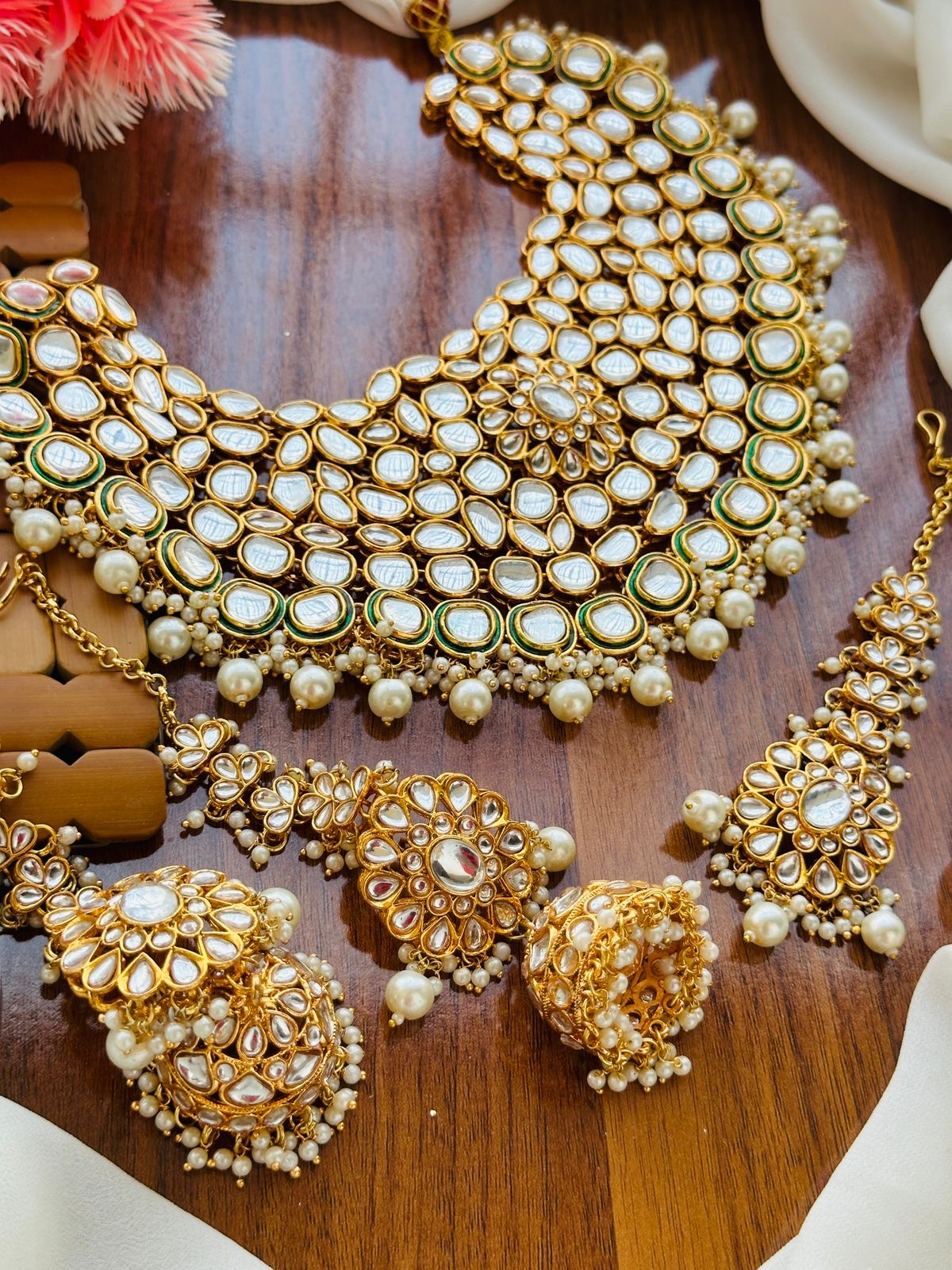 Indian dabbi kundan set with centre meenakari
