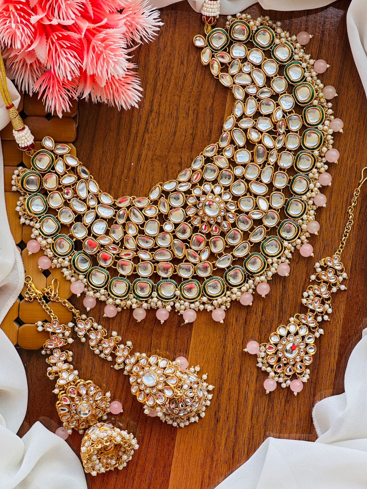 Indian dabbi kundan set with centre meenakari