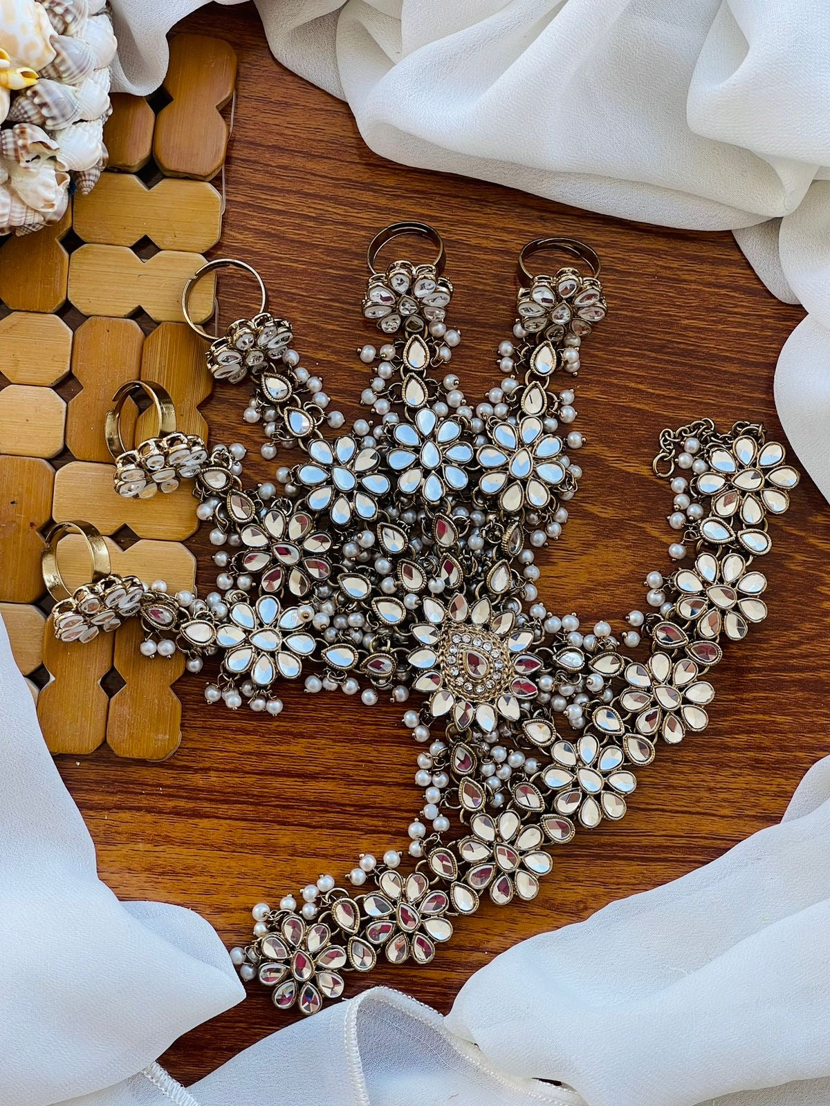 Kundan punjangla pair price 6500, single 3300