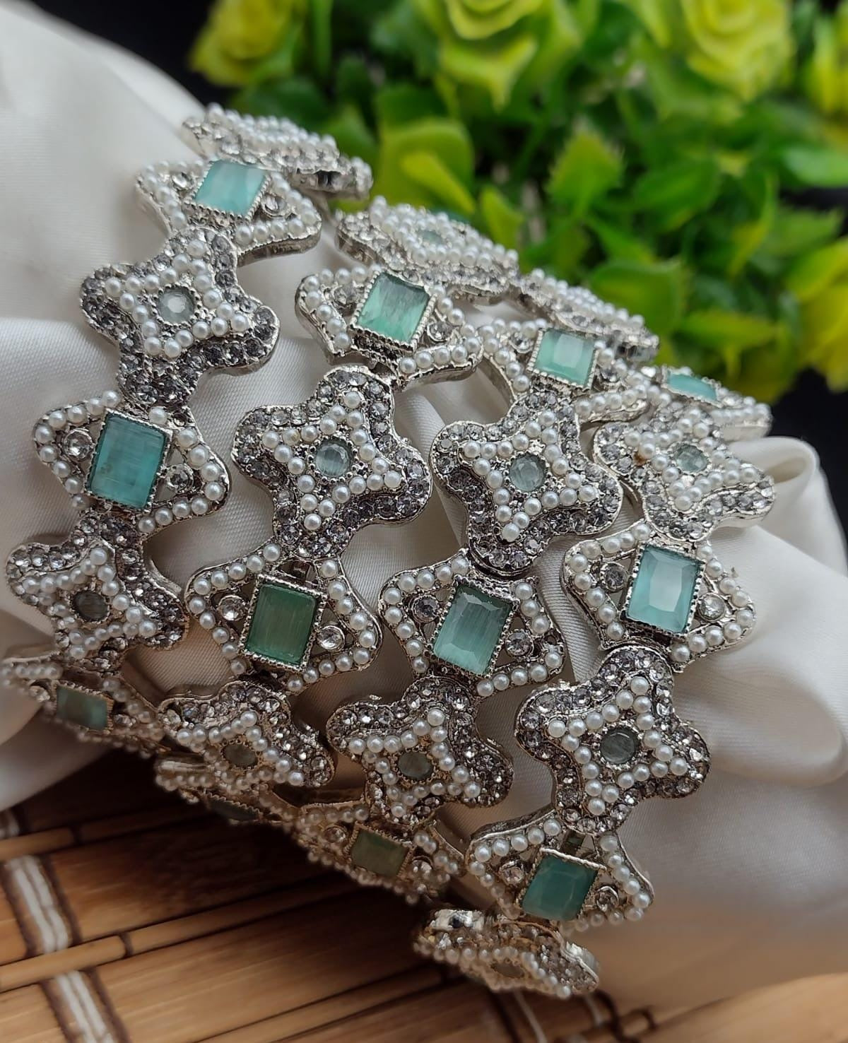 Four pieces bangle set