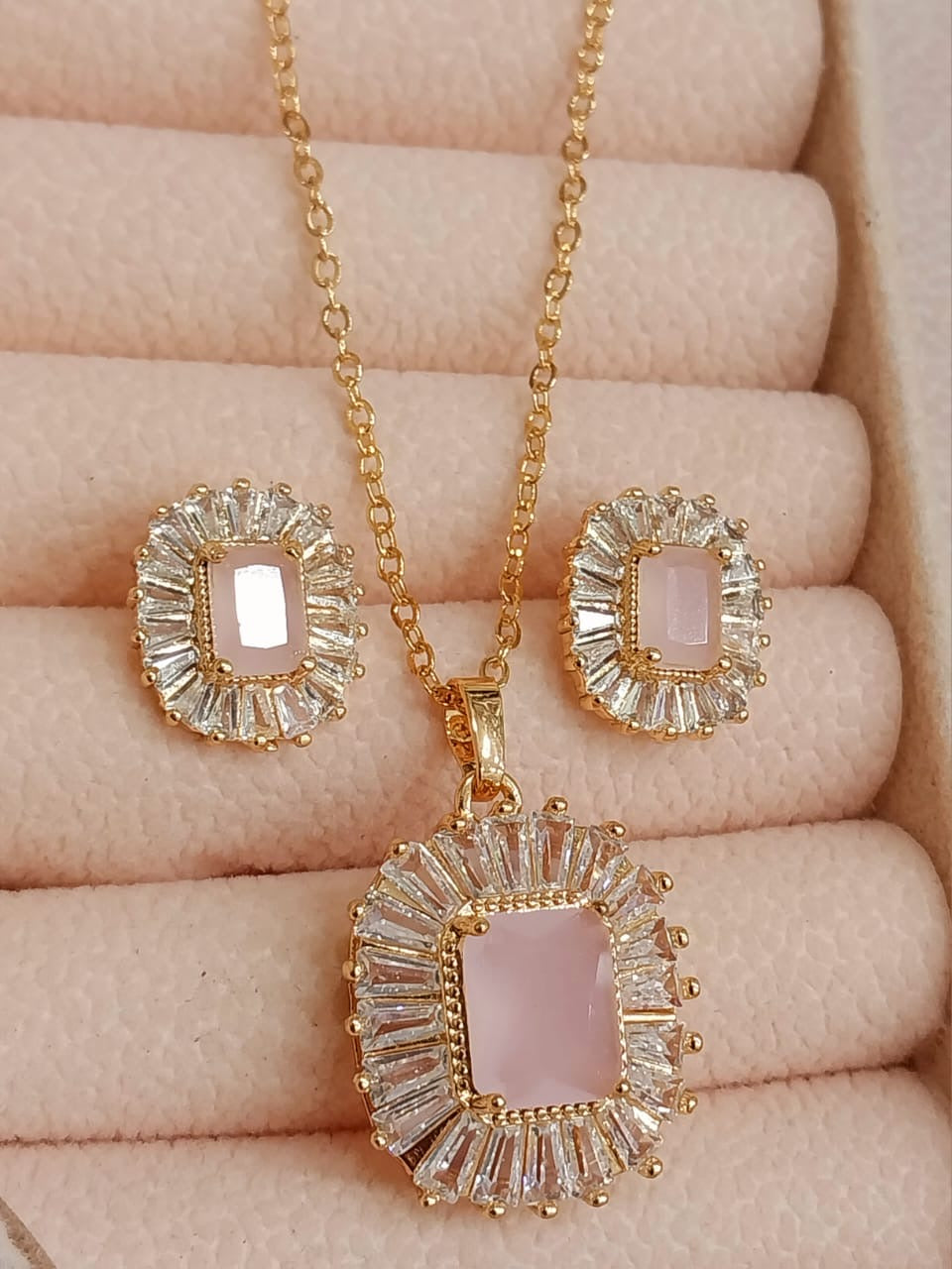 *Kit/Pendant set*