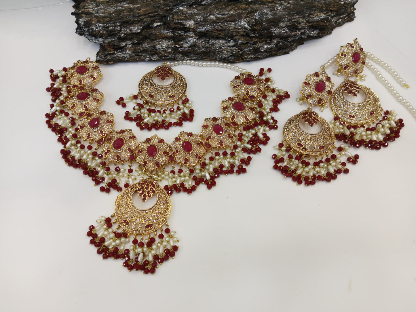 Necklace set with long earrings and tikka