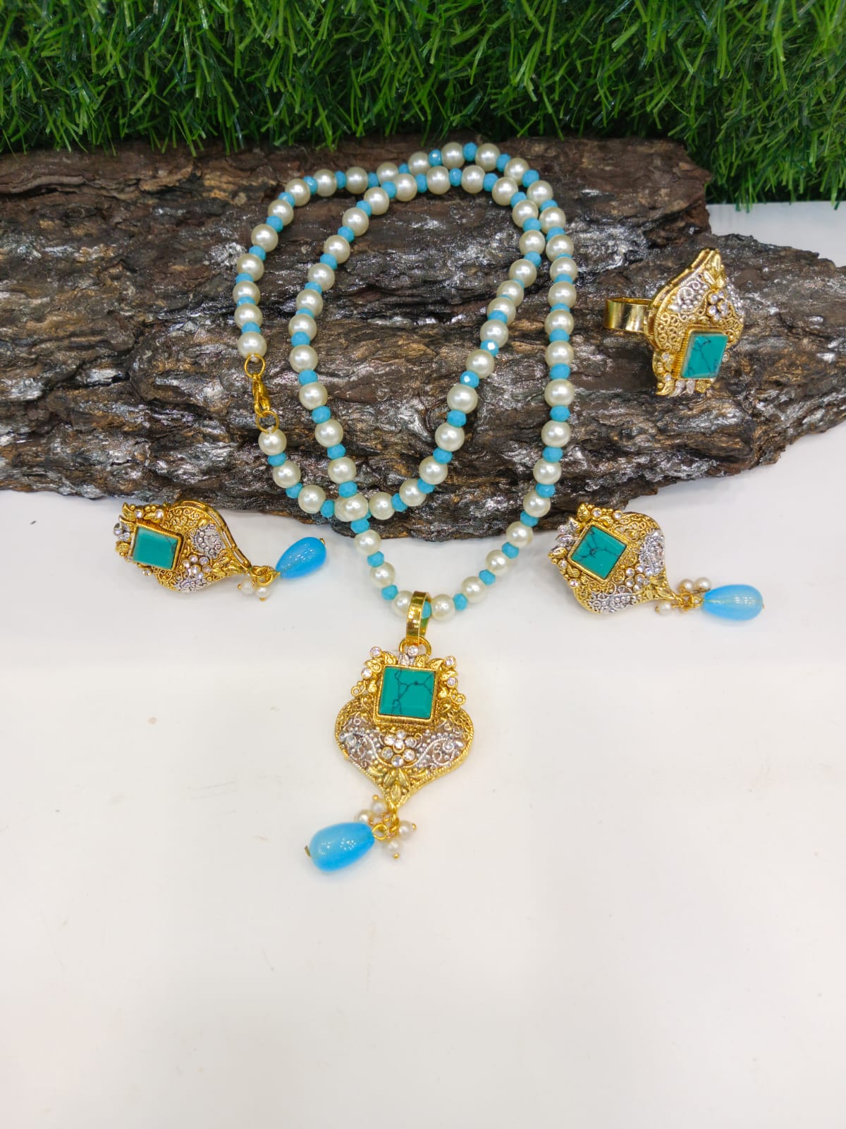 Kit pendant sets with ring
