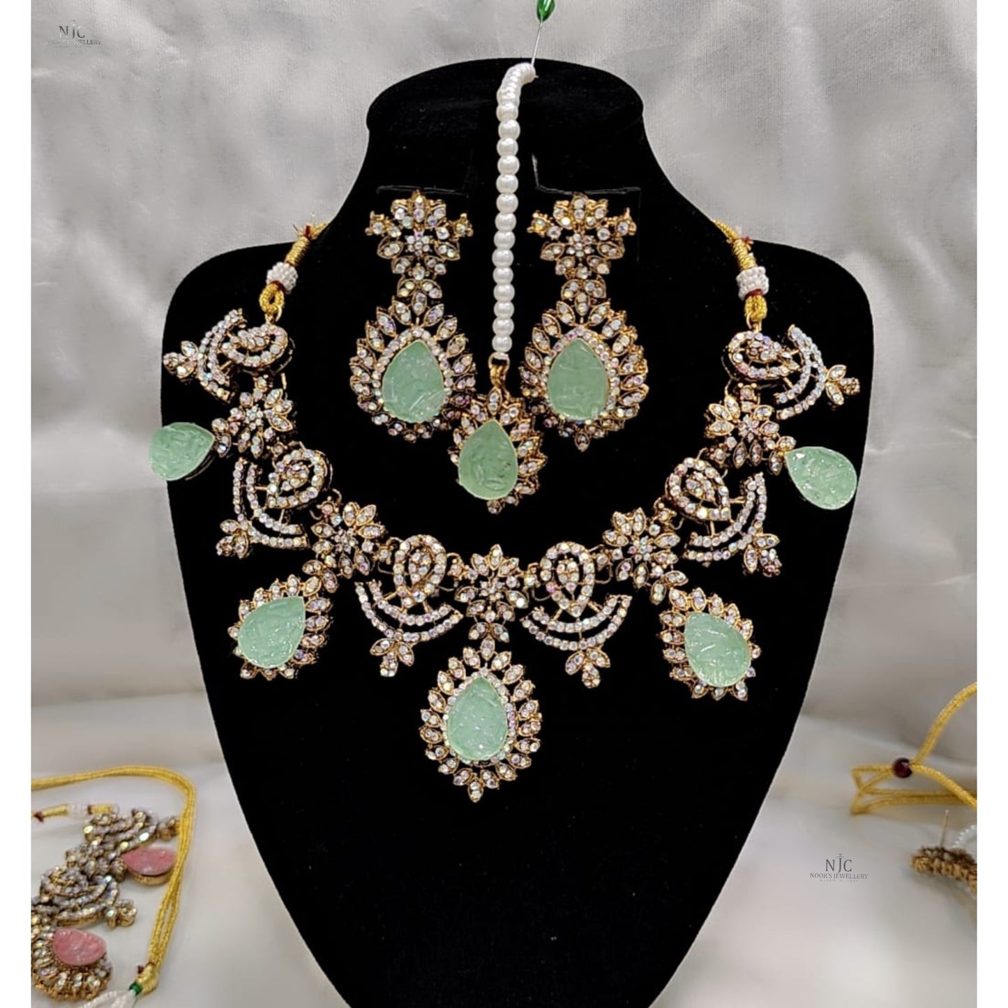 Handmade turkish work necklace set with teeka