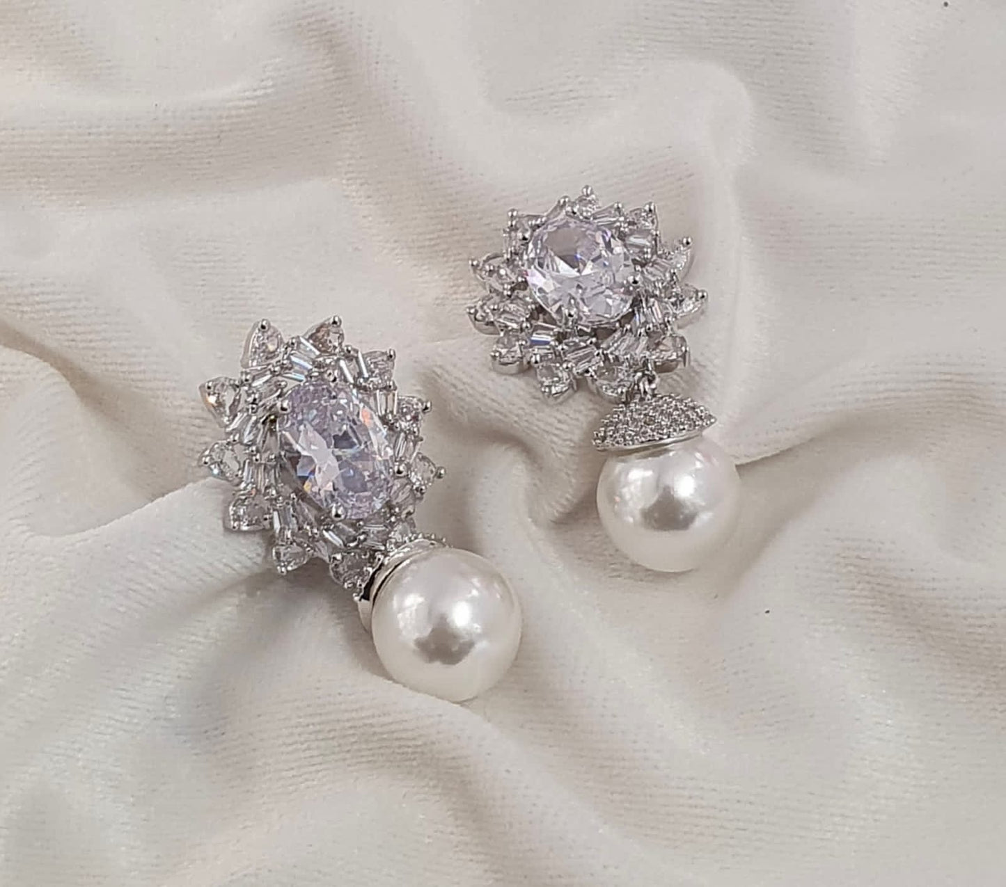 Studs earrings