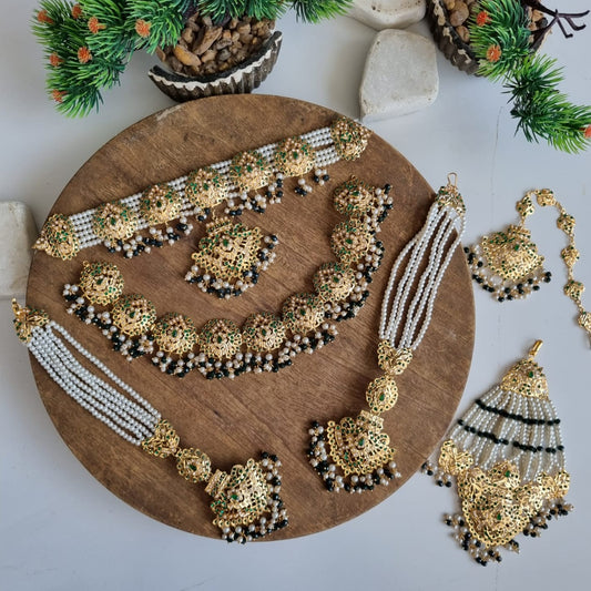 Traditional choker Set