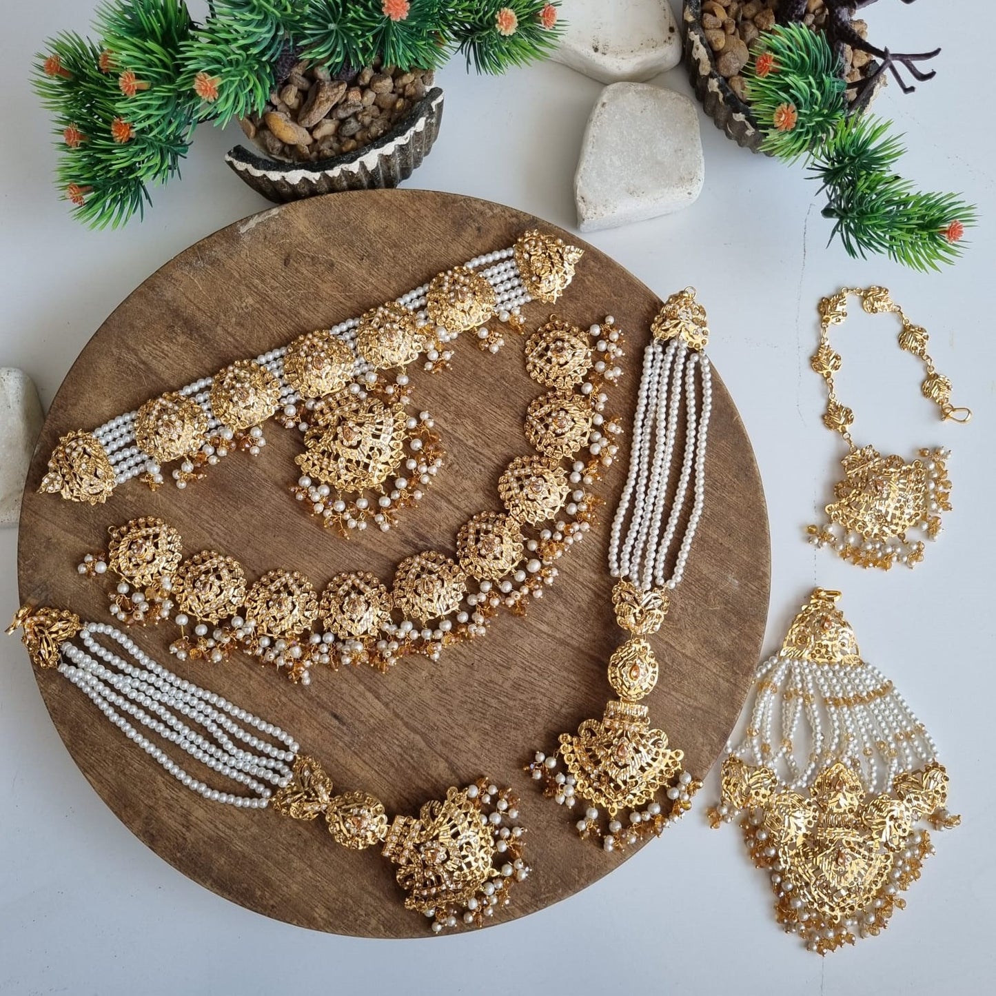 Traditional choker Set