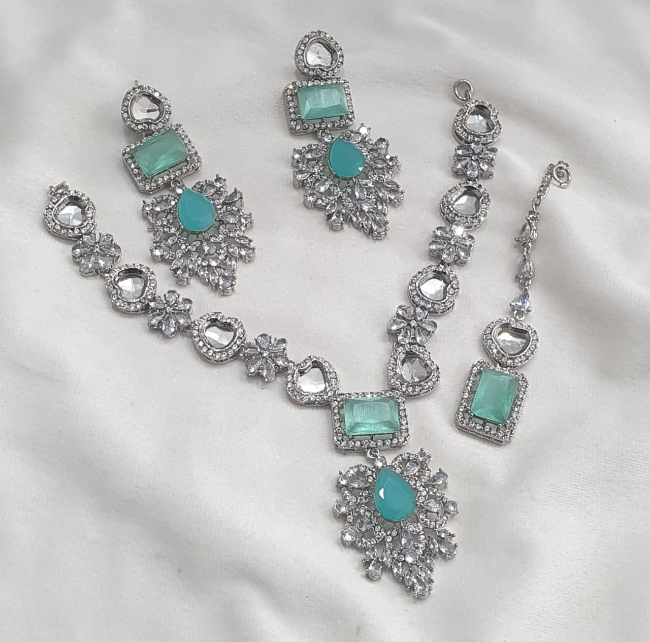 Stylish V Neck Set