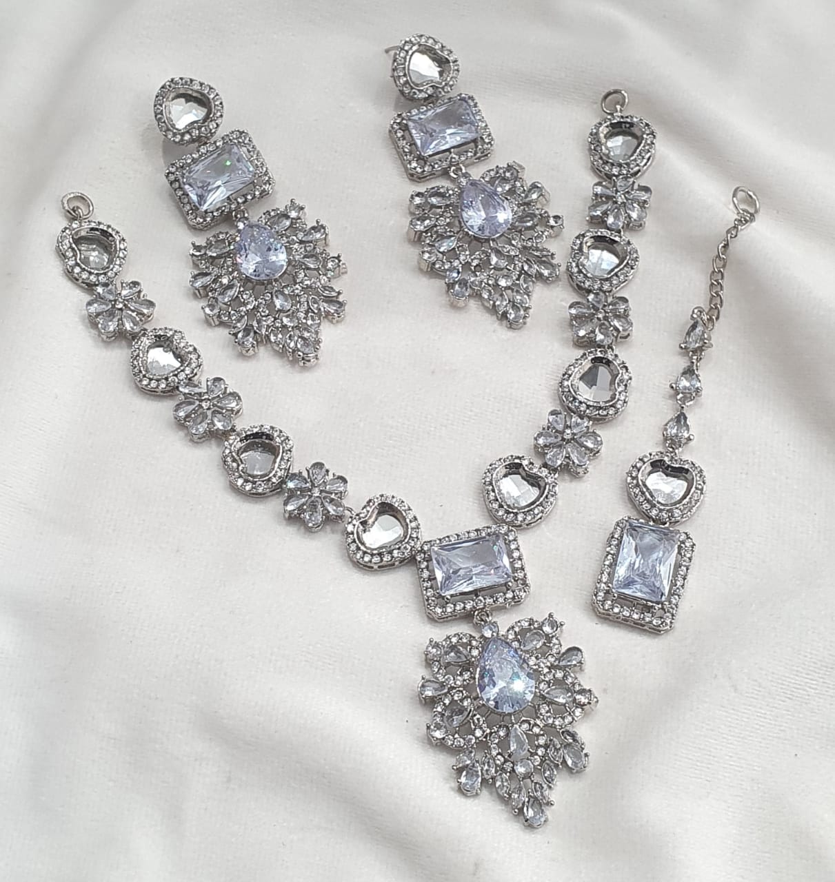 Stylish V Neck Set