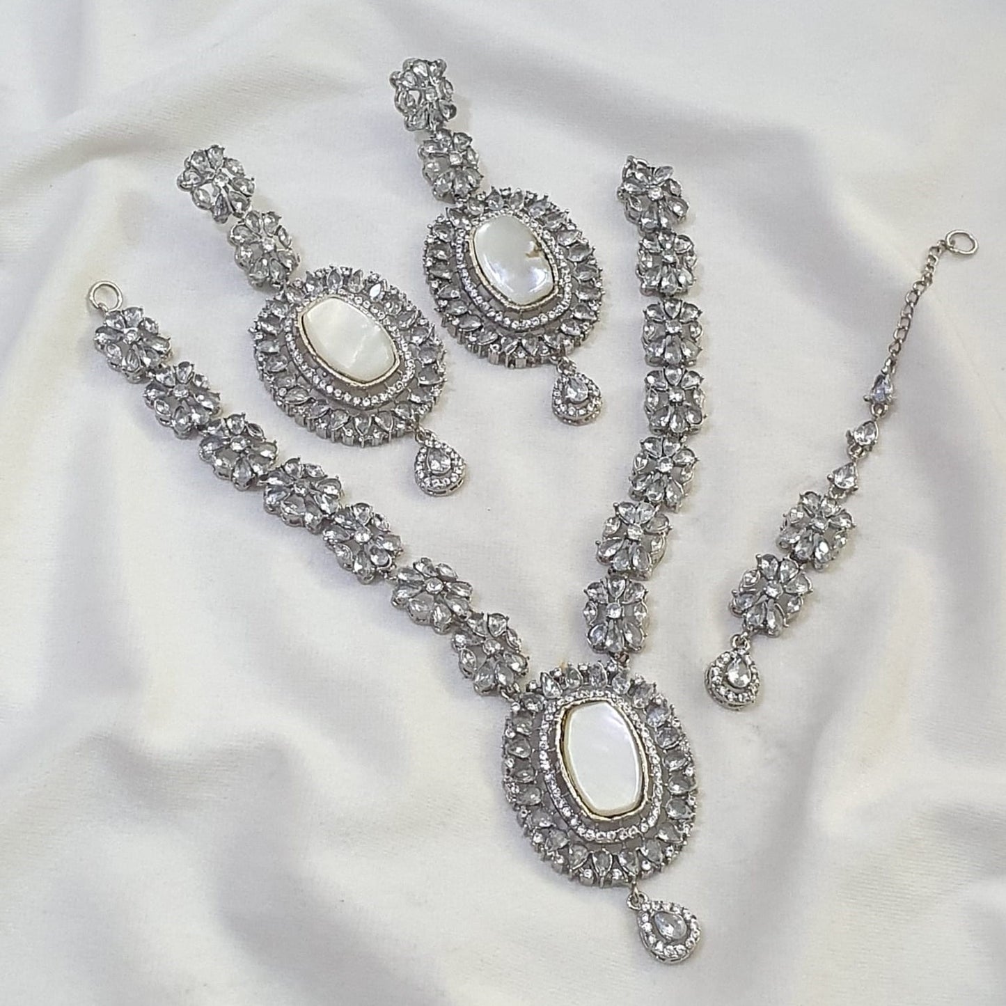Classic V shape Sets
