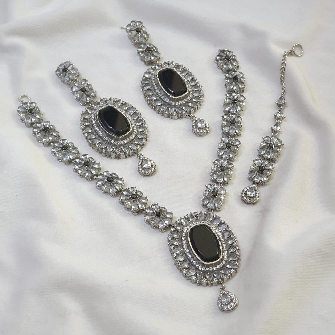 Classic V shape Sets