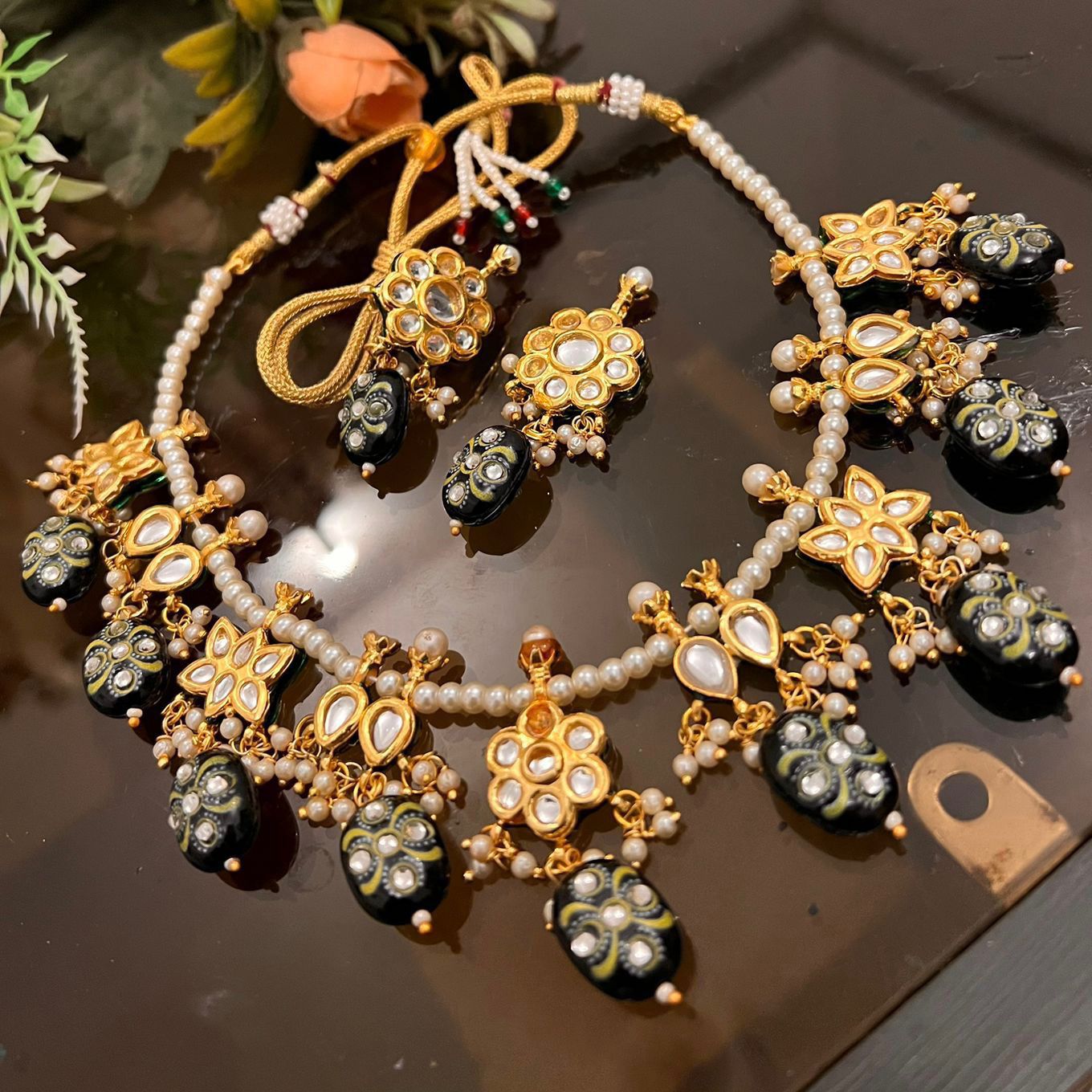 Kundan Sleek Sets
