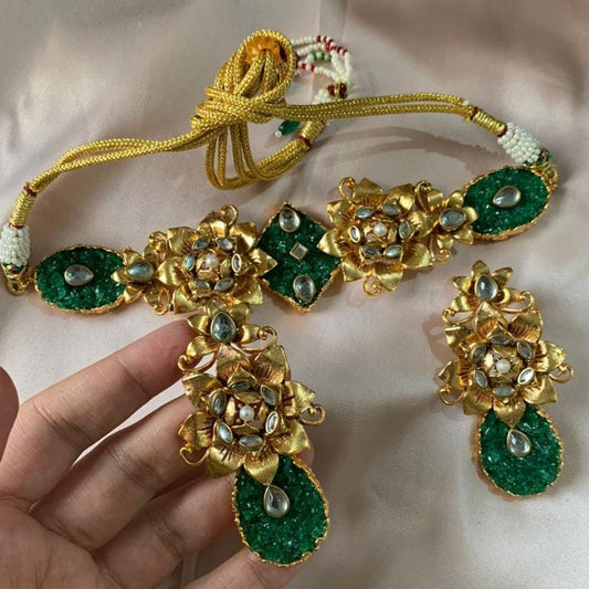 Antique Cut Choker Set