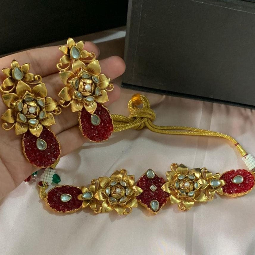 Antique Cut Choker Set