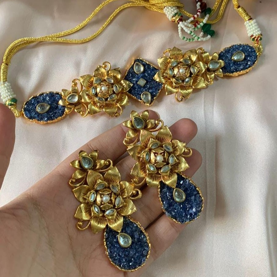 Antique Cut Choker Set