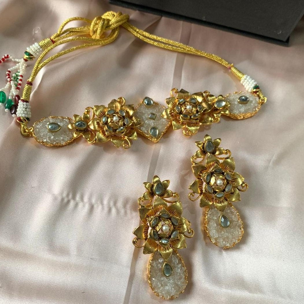 Antique Cut Choker Set