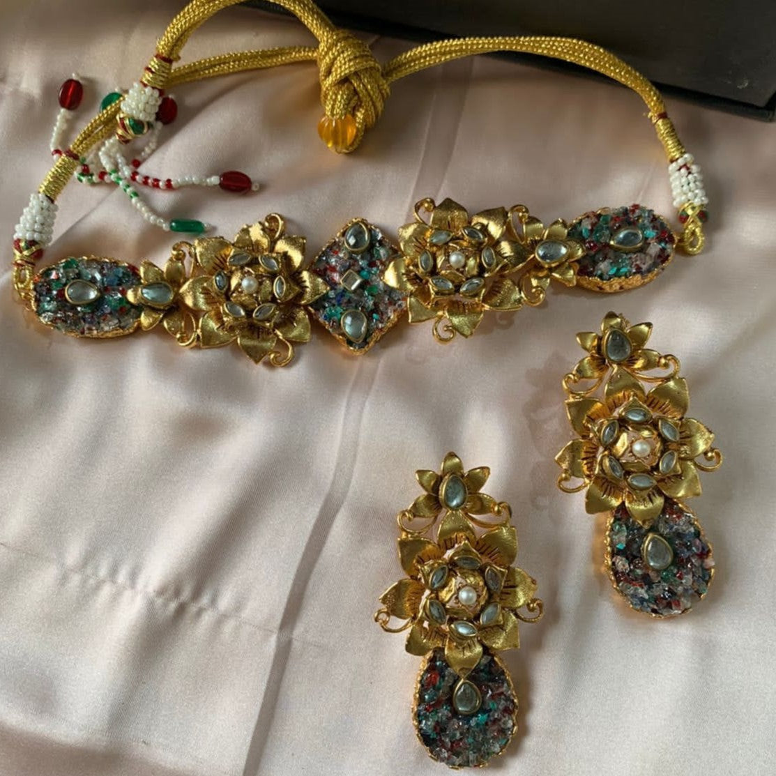 Antique Cut Choker Set
