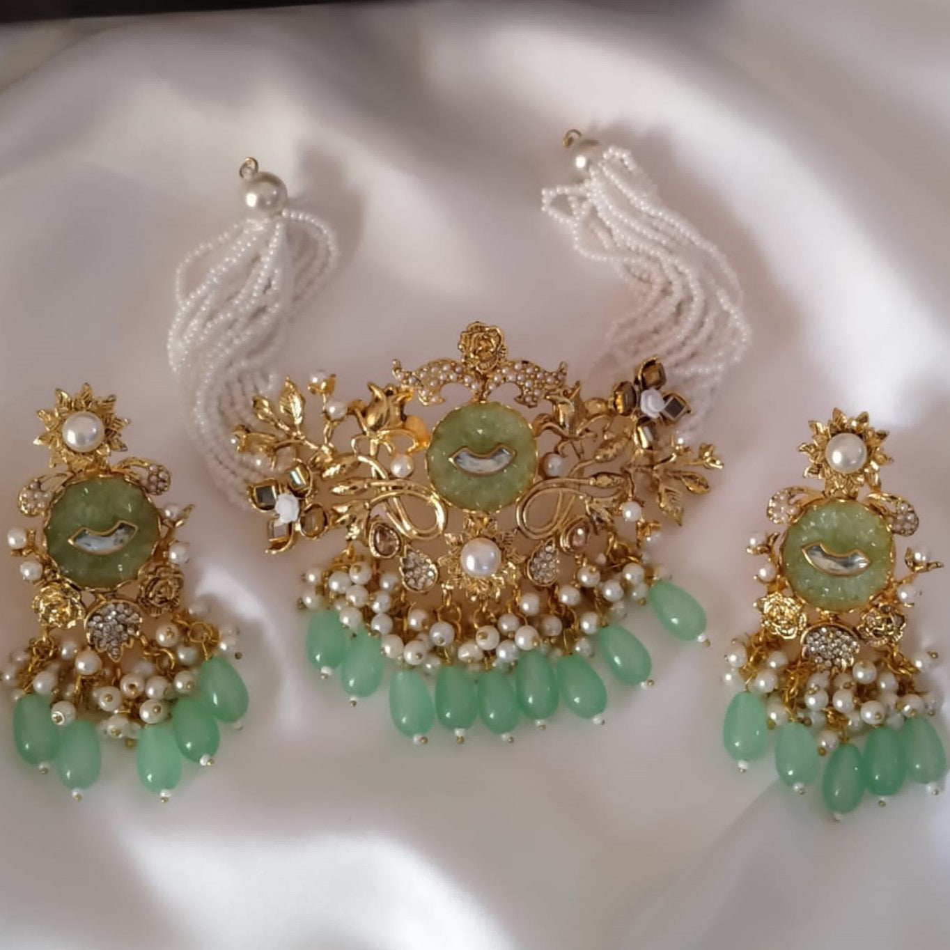 Stylish Choker Sets