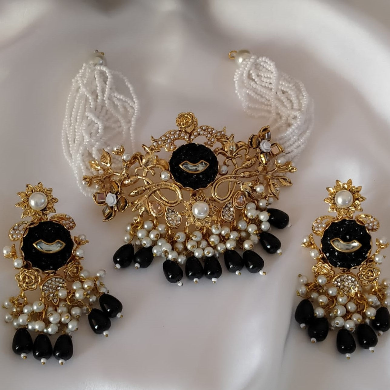 Stylish Choker Sets