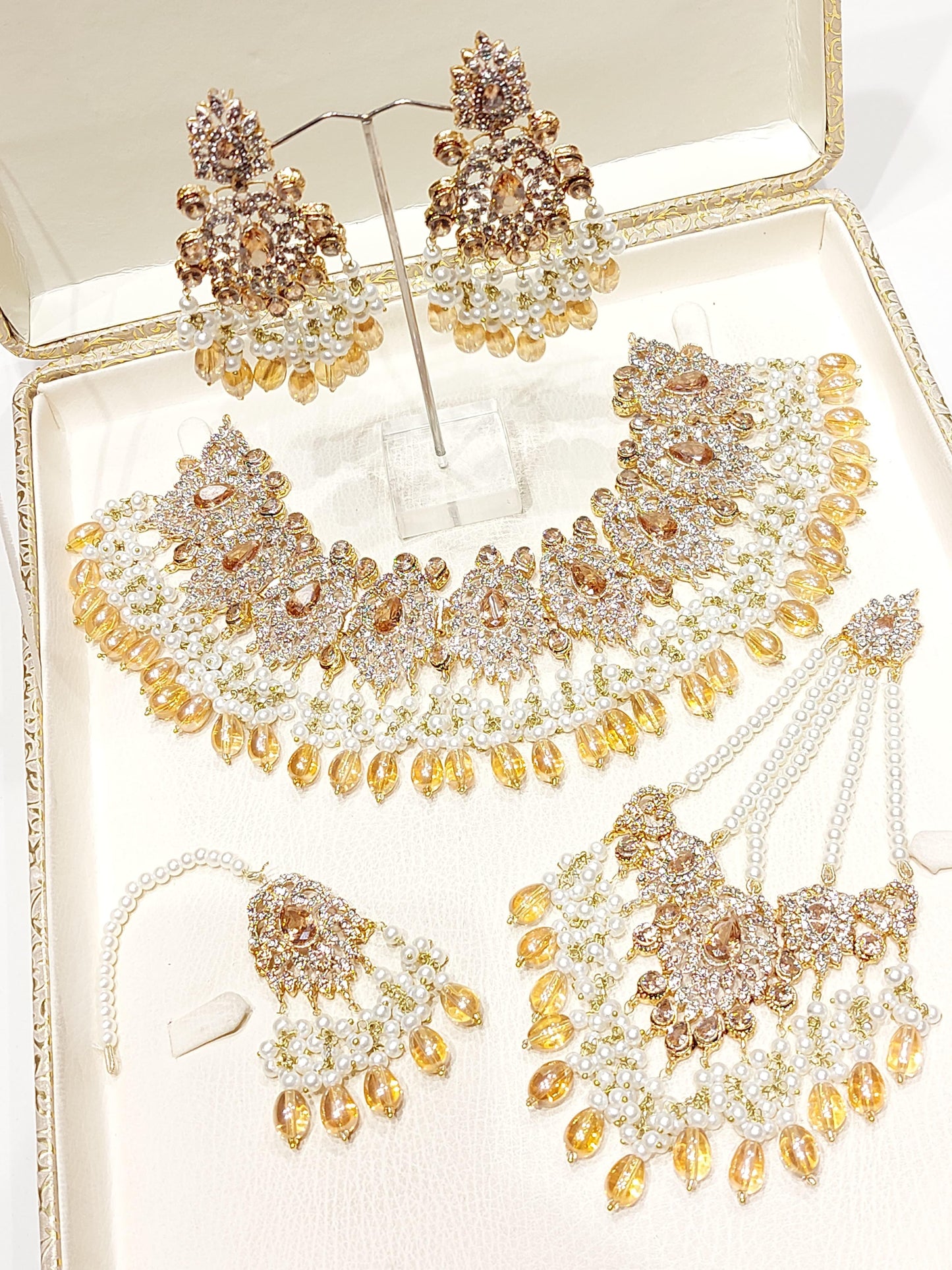Bridal sets in casting