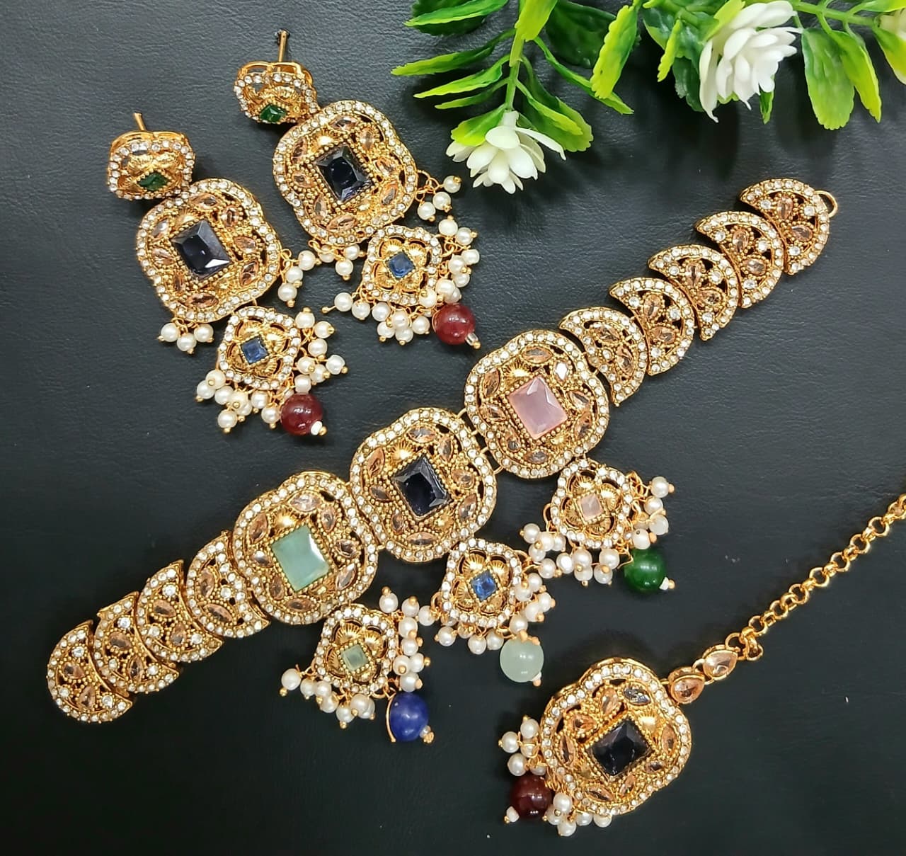 ELEGANT CHAOKAR SET BEAUTIFUL DESIGN AND BEST FINISHED STONE WORK