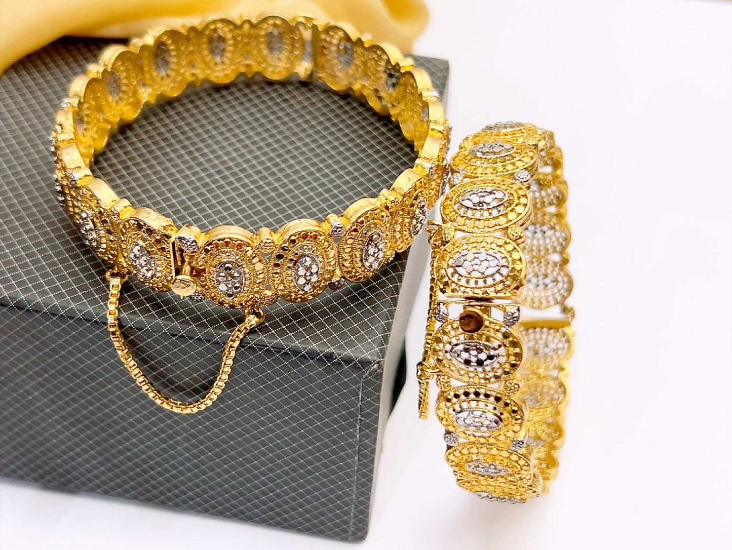 Gold plated 2 pieces karah in fine quality