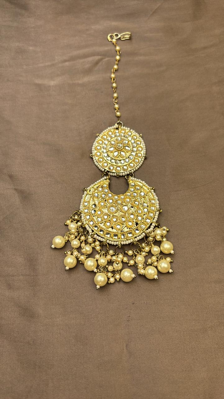 Golden kundan tikka