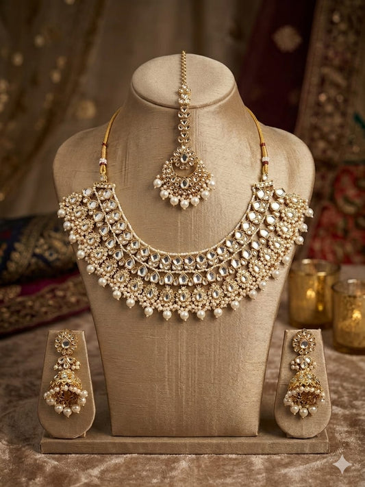 Beautiful Indian Dabbi Kundan Bridal Set